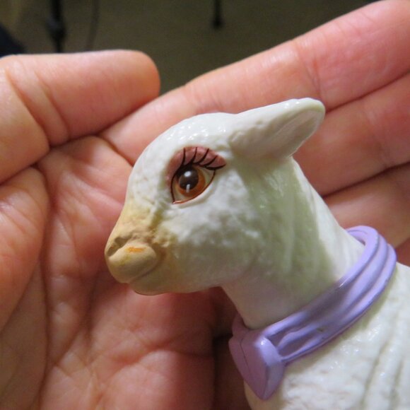 Sheep with cute eyelashes & purple collar Plastic Figure - Picture 3 of 9